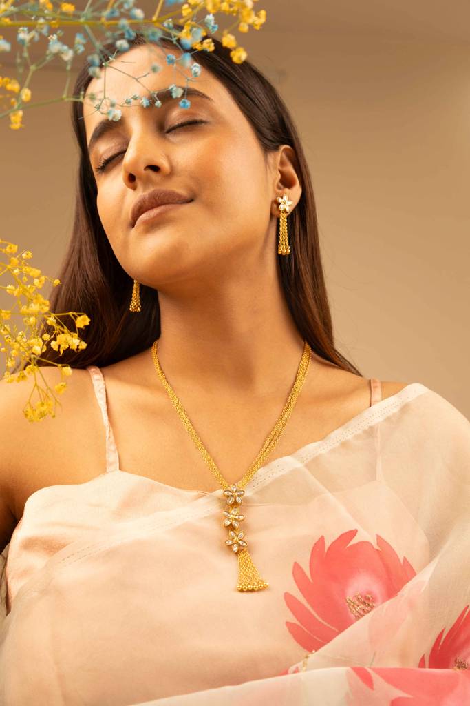 Essence Kundan Flower Sequence Chain Cluster Gold Plated Necklace Set : SNS1325-G