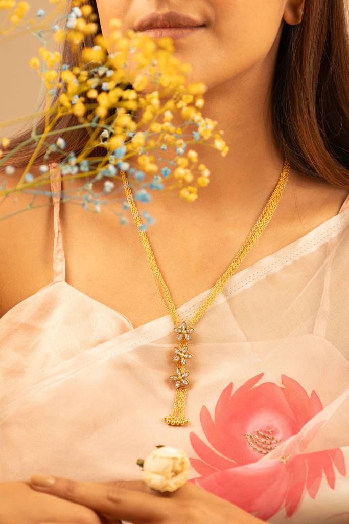 Essence Kundan Flower Sequence Chain Cluster Gold Plated Necklace Set : SNS1325-G