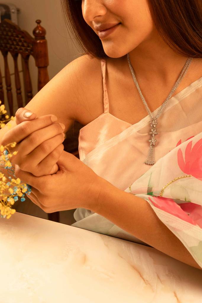 Essence Kundan Flower Sequence Chain Cluster Necklace Set : SNS1325