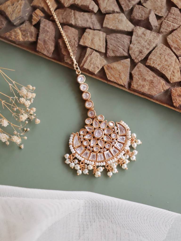 The Bridal Edit- Floral Kundan And Gold Maang Teeka : FAE44