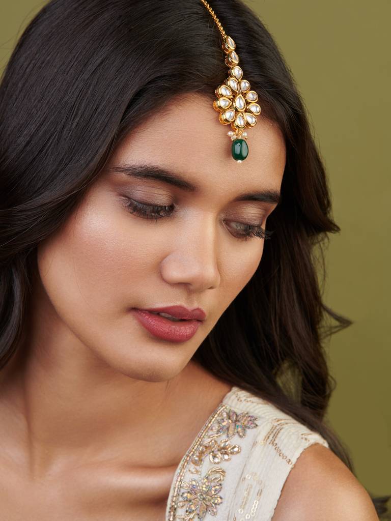 Meira Kundan Green Droplet Teeka : FAE63