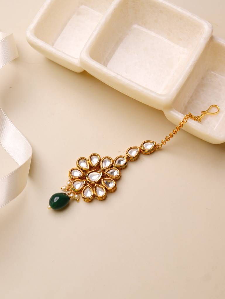 Meira Kundan Green Droplet Teeka : FAE63