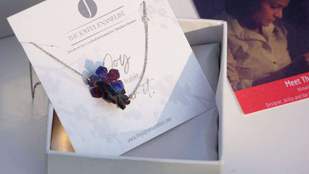 Twist Tales Necklace : TJE10001N