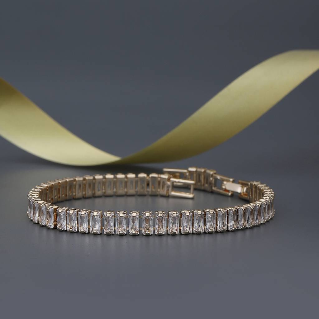 Carlton London Women Cubic Zirconia Gold-Plated Premium Link Bracelet : FJB4175