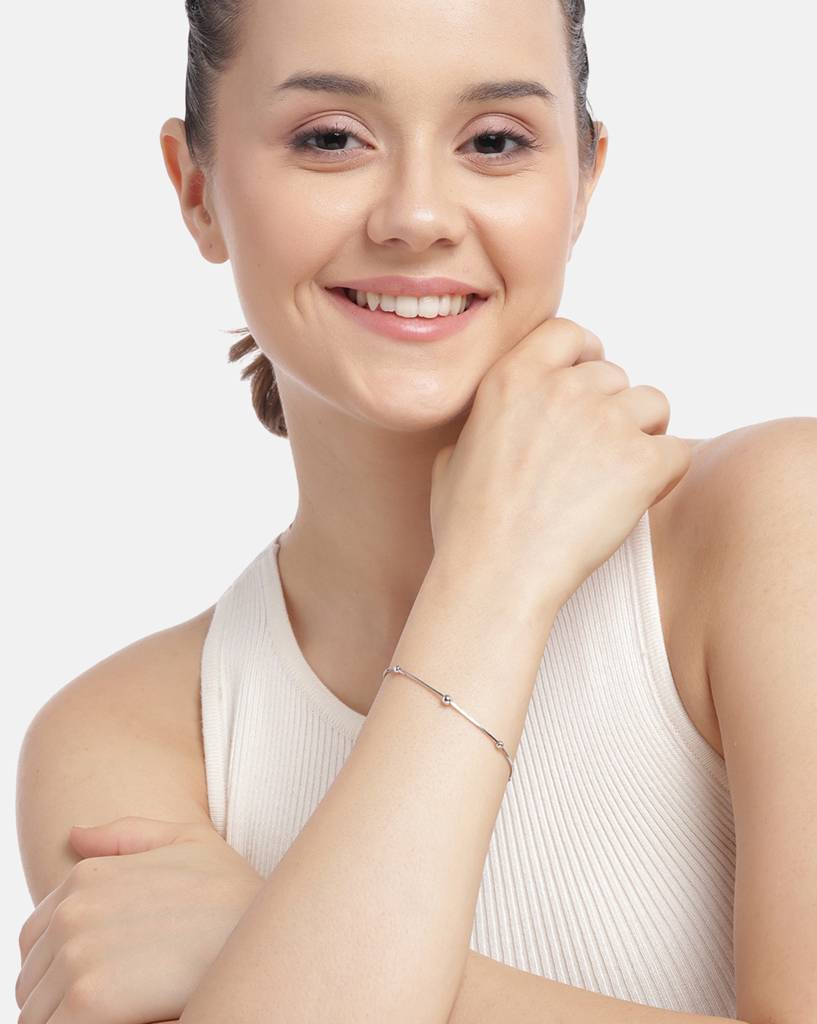 Women Rhodium-Plated Charm Bracelet : FJB4800