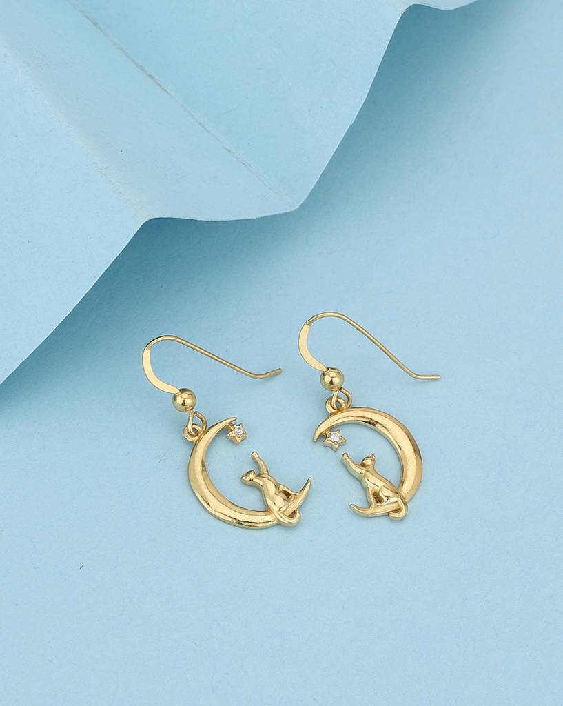 Eternz Certified Jewellery - Carlton London18Kt Gold Plated Classic Earrings With Cat On Crescent Moon (One Size)