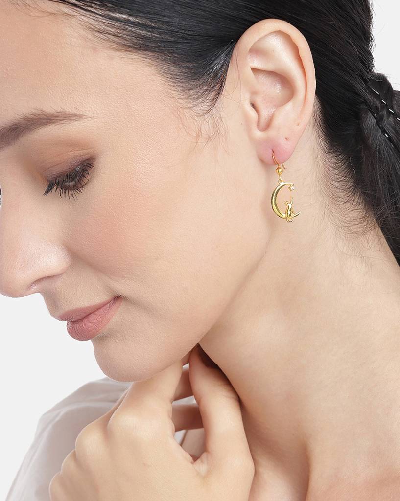 18Kt Gold Plated Classic Earrings With Cat On Crescent Moon : FJE4326