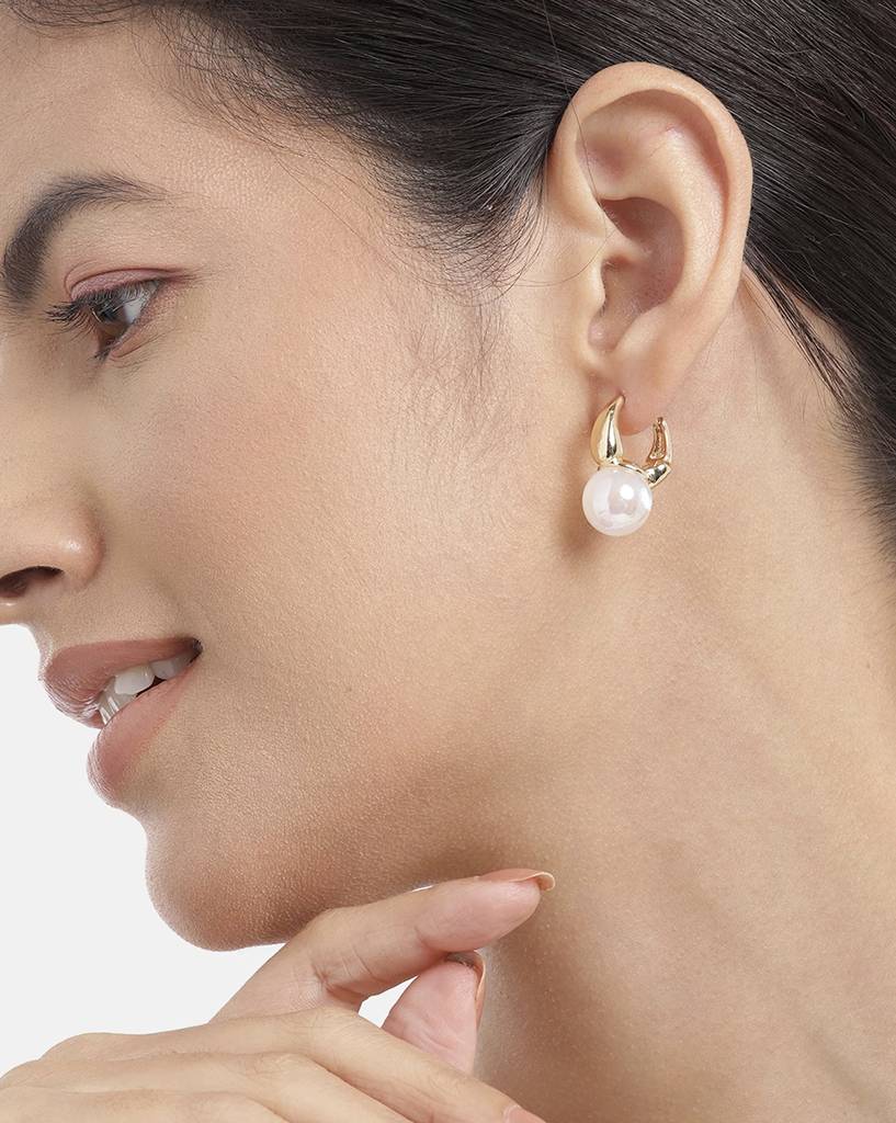 Carlton London Women Gold-Plated Pearl Hoop Earrings : FJE4387