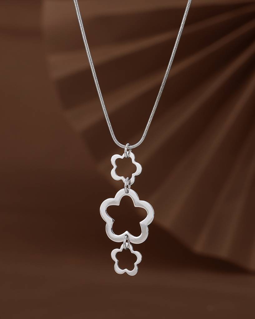 Carlton London Women Rhodium Plated Floral Shaped Pendant With Chain : FJN4254