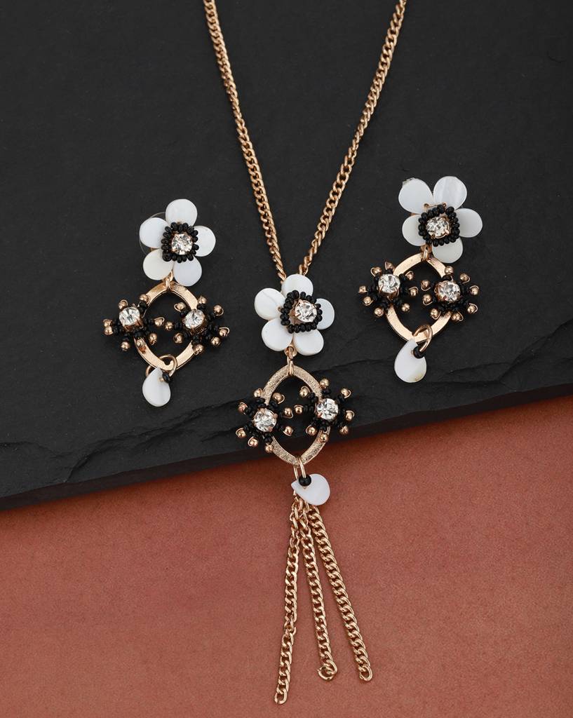 Rose Gold Plated Floral Necklace With Earrings : FJS2934