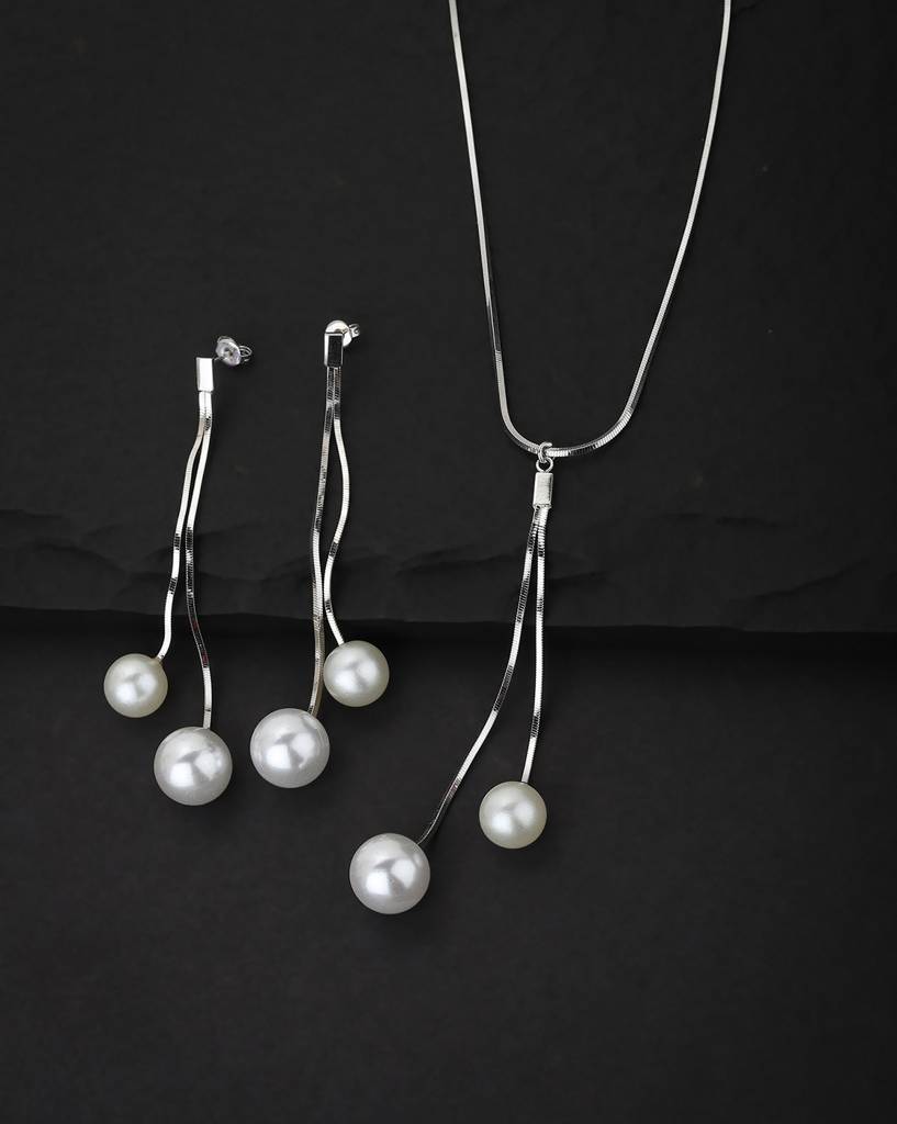 Carlton London Women Silver & White Pearls Jewellery Set : FJS3467