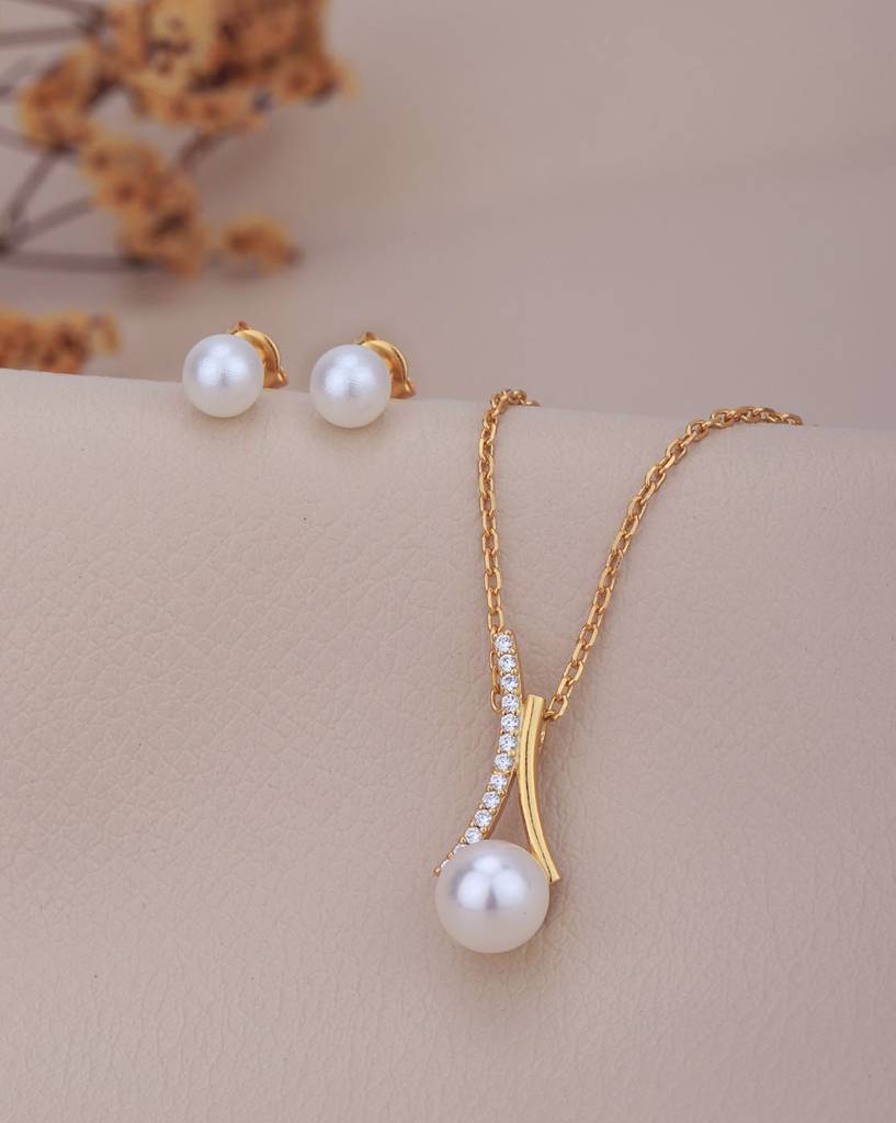 Carlton London 18Kt Gold Plated Pearl Necklace & Earring Set : FJS4922