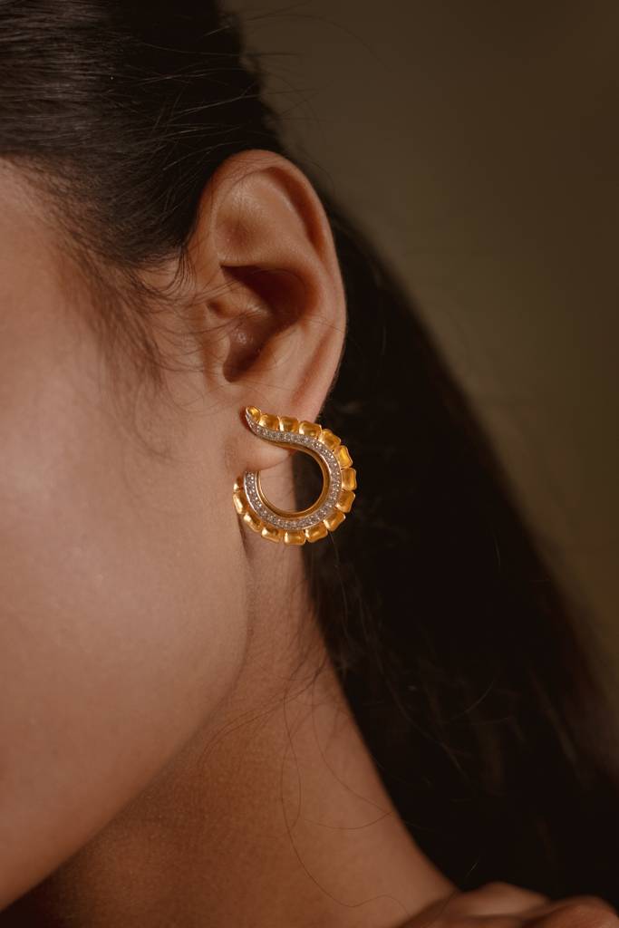 Radiant Floral Ear Studs : FLR-ER-02