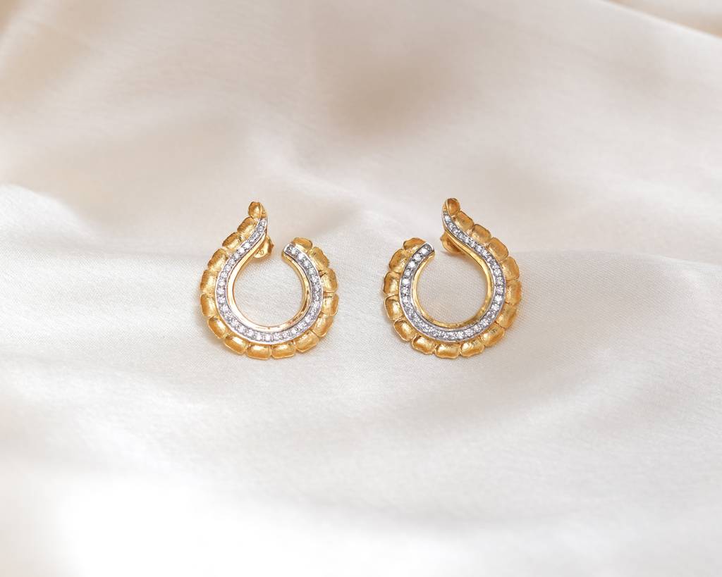 Radiant Floral Ear Studs : FLR-ER-02