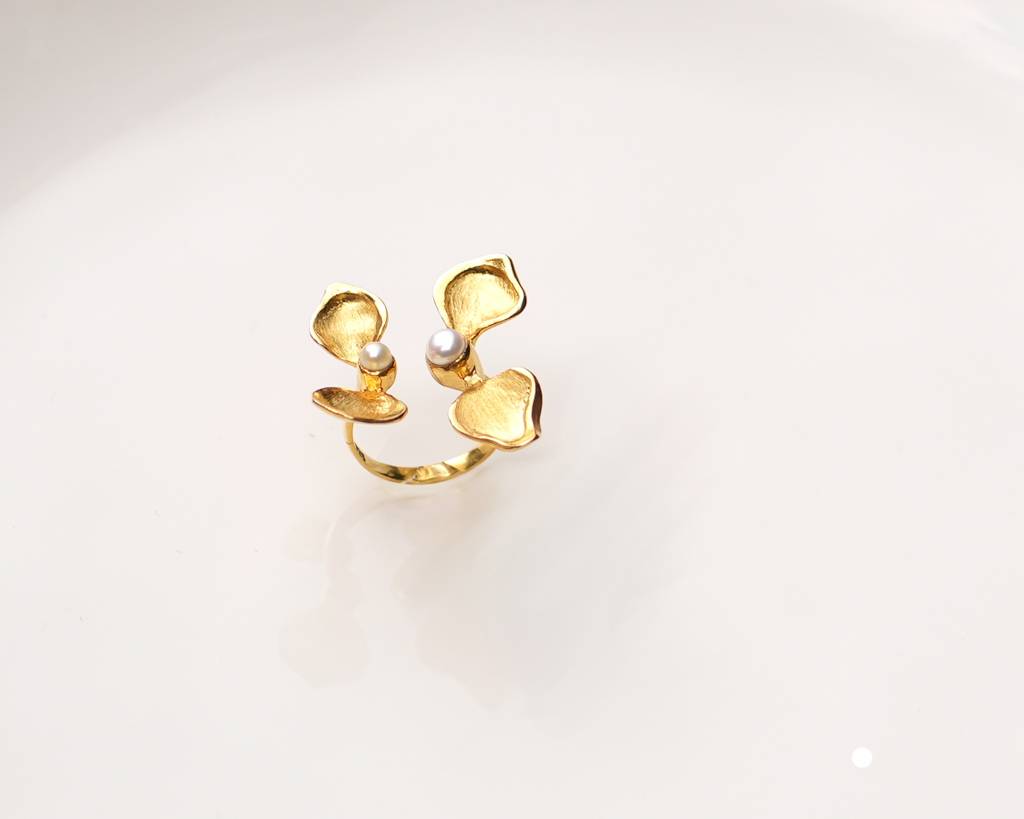 Pahi Pearl Ring : FLR_RG_01