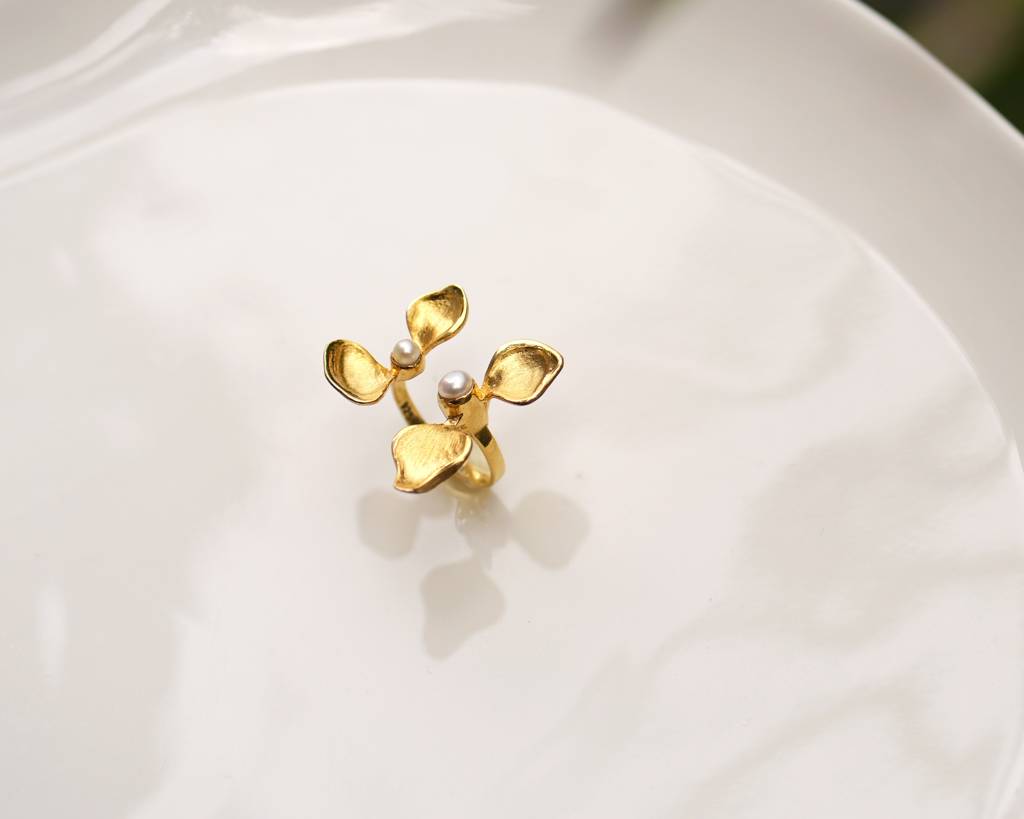 Pahi Pearl Ring : FLR_RG_01