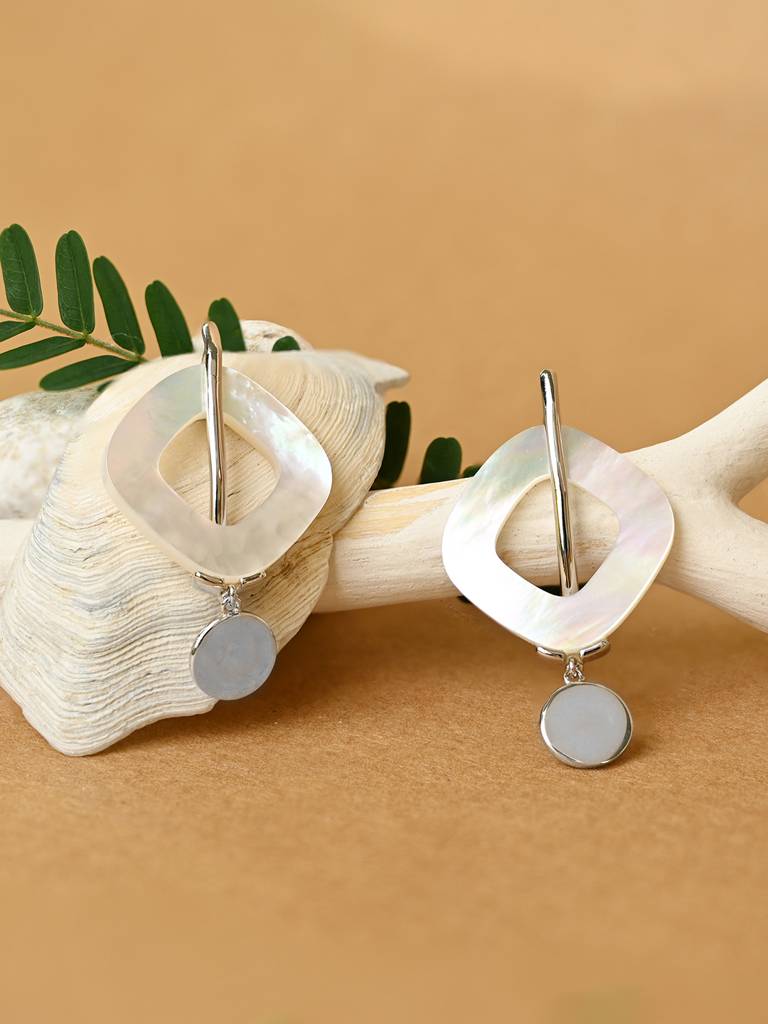 Sleek Statement Dangler : FPER611
