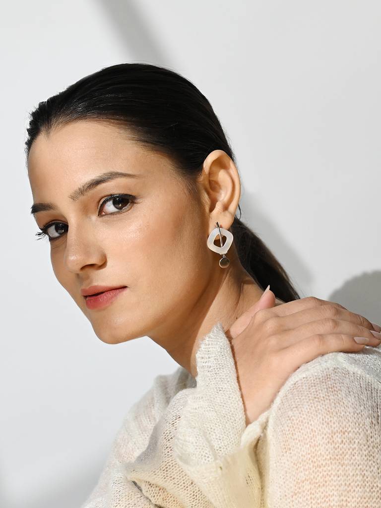 Sleek Statement Dangler : FPER611