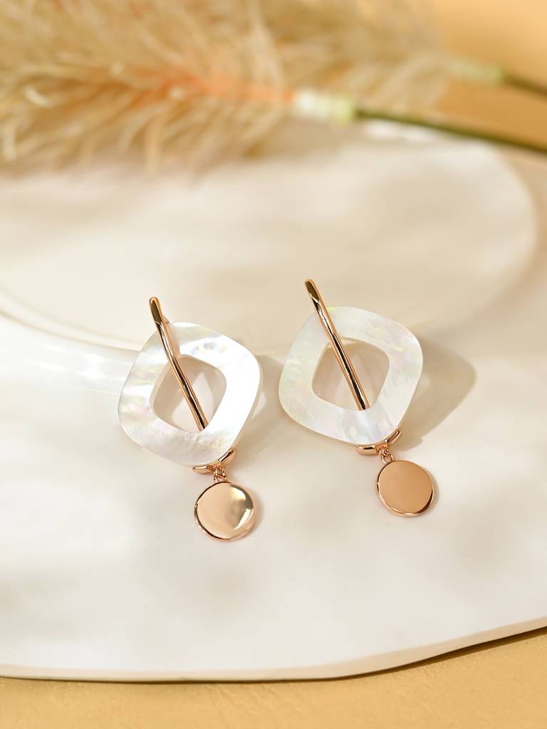 Sleek Statement Dangler : FPER620
