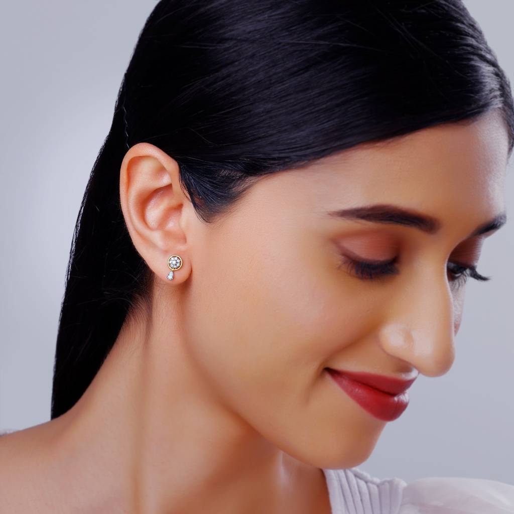 14K Gold Floral Dangling Diamond Earrings : GDLBBER044