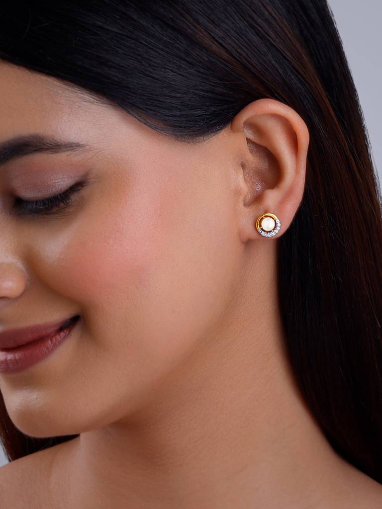18K Yellow Gold Pearl Centred Diamond Earrings : GDLER0278