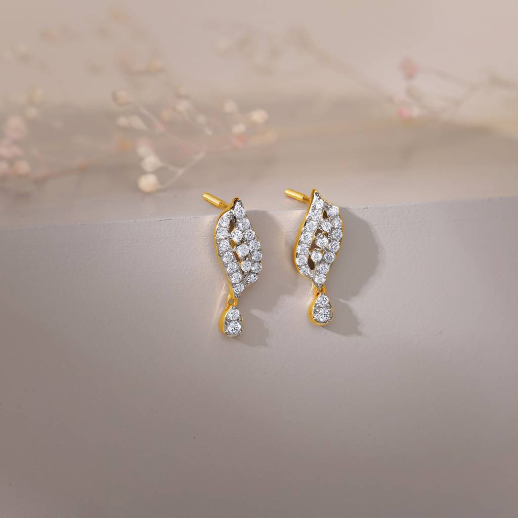 18K Gold Opulent Halo Diamond Earrings : GDLER0346