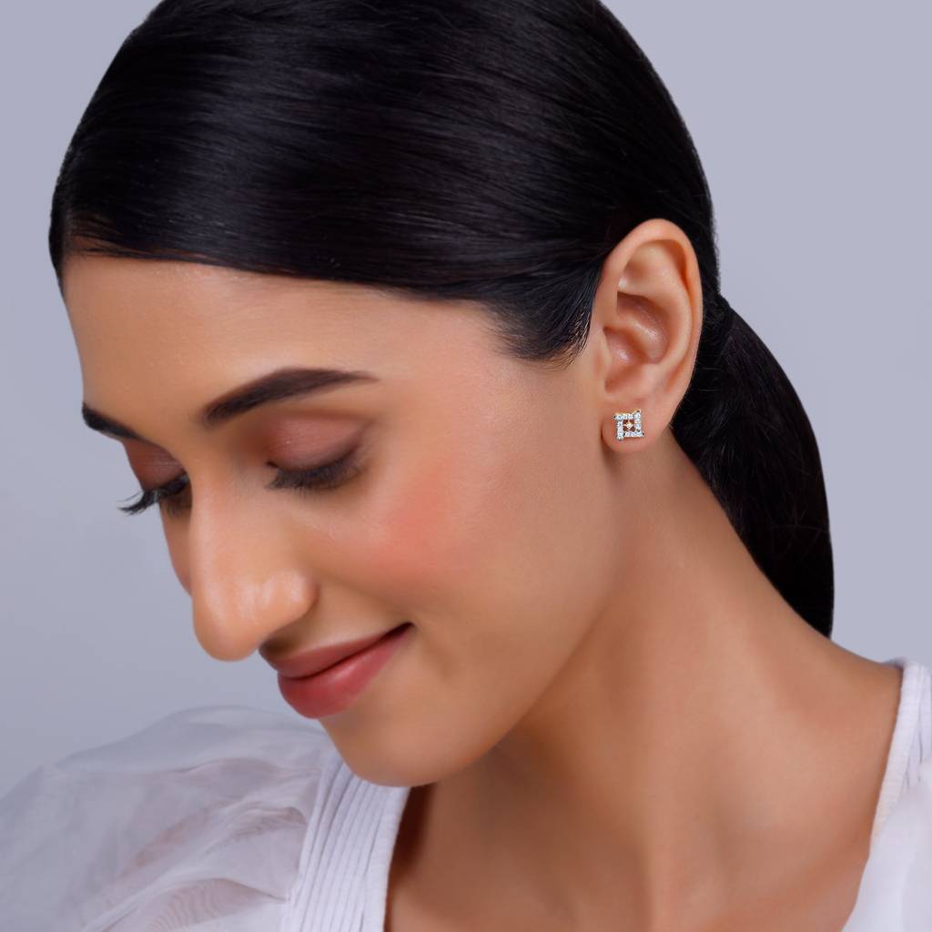 18K Gold Square Sensation Diamond Studs : GDLER0373
