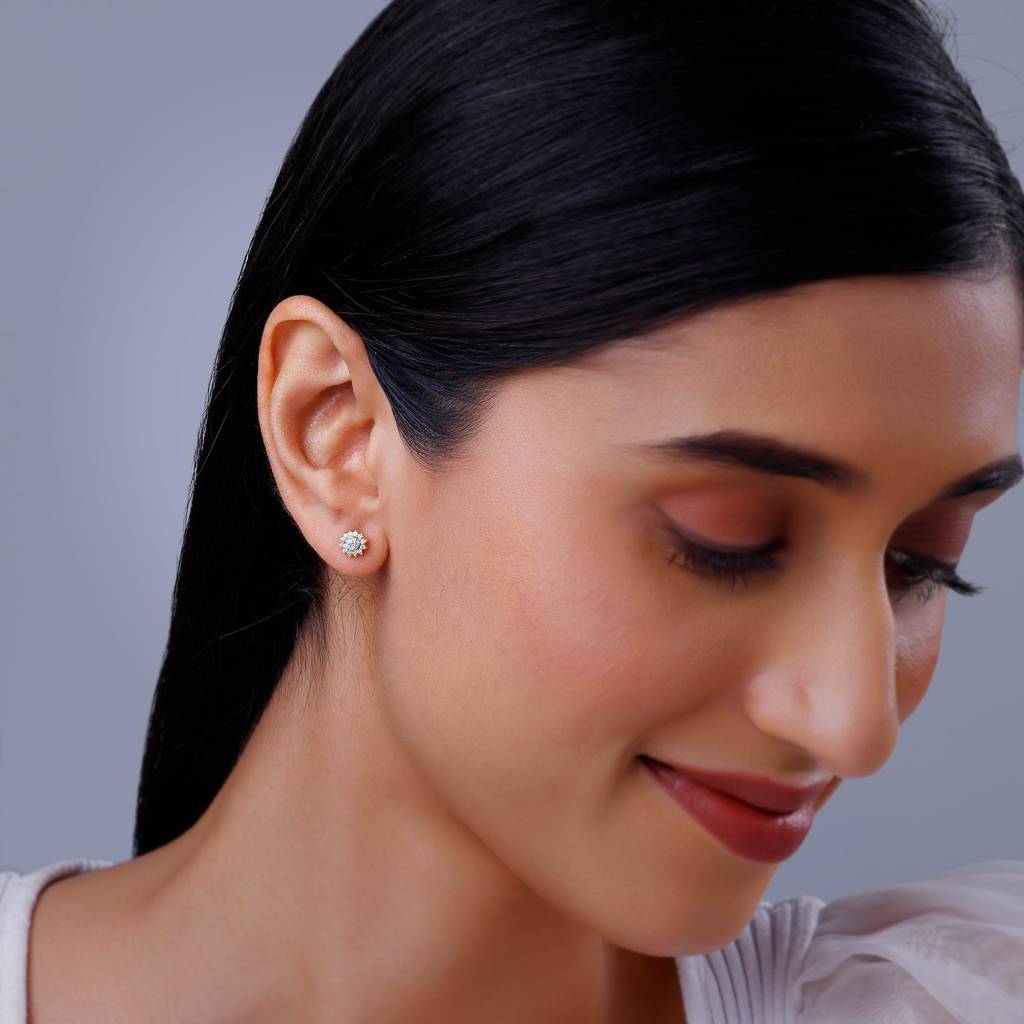 14K Gold Daisy Diamond Earrings : GDLER0441