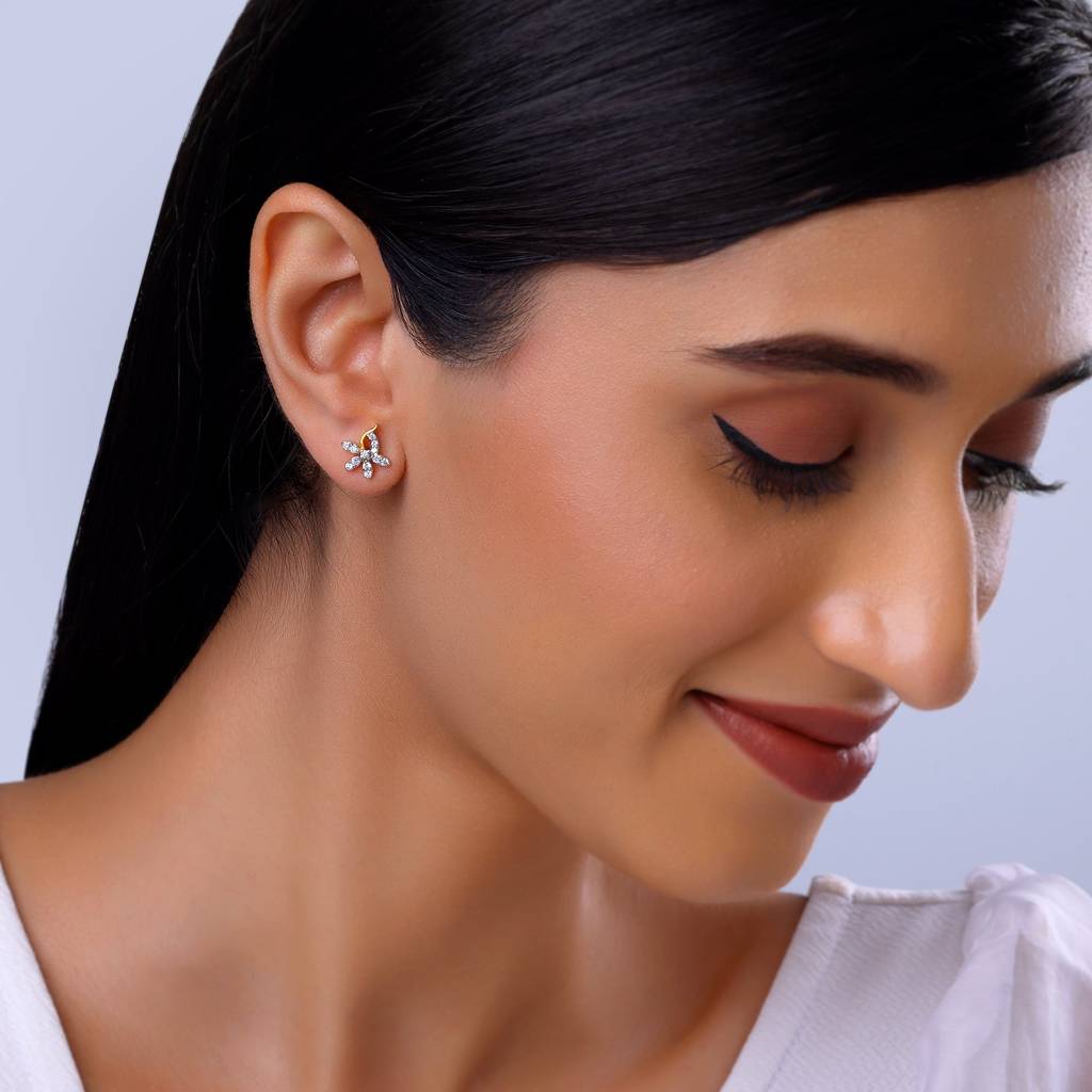 18K Gold Elegant Flora Diamond Earrings : GDLER0457