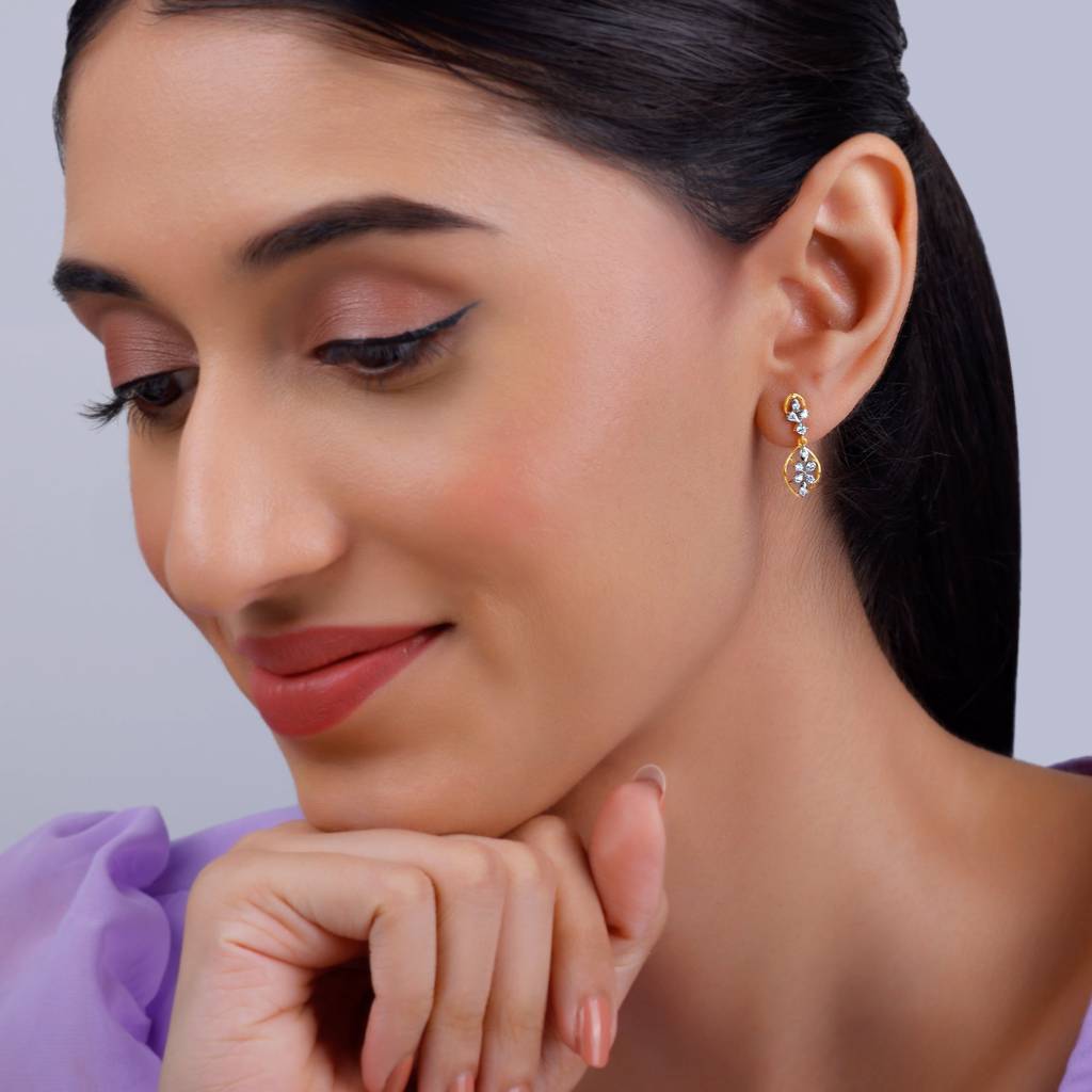 18K Gold Pretty Dangler Diamond Earrings : GDLER0480