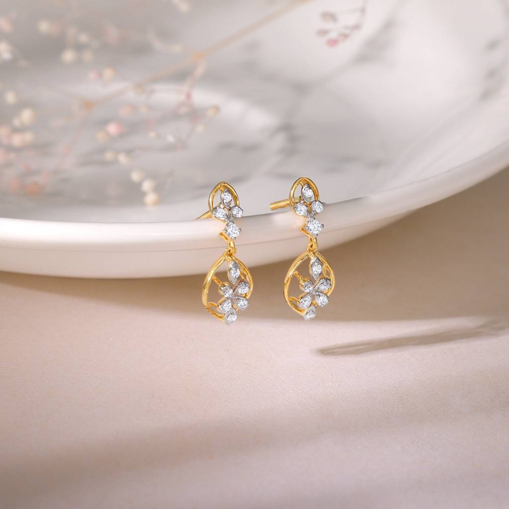 18K Gold Pretty Dangler Diamond Earrings : GDLER0480