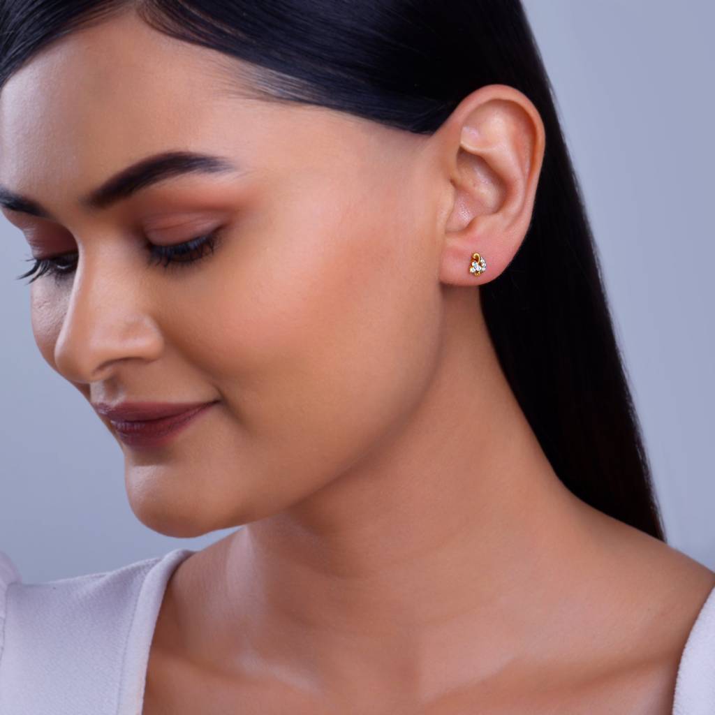 18K Gold Mini Diamond Studs : GDLER0496