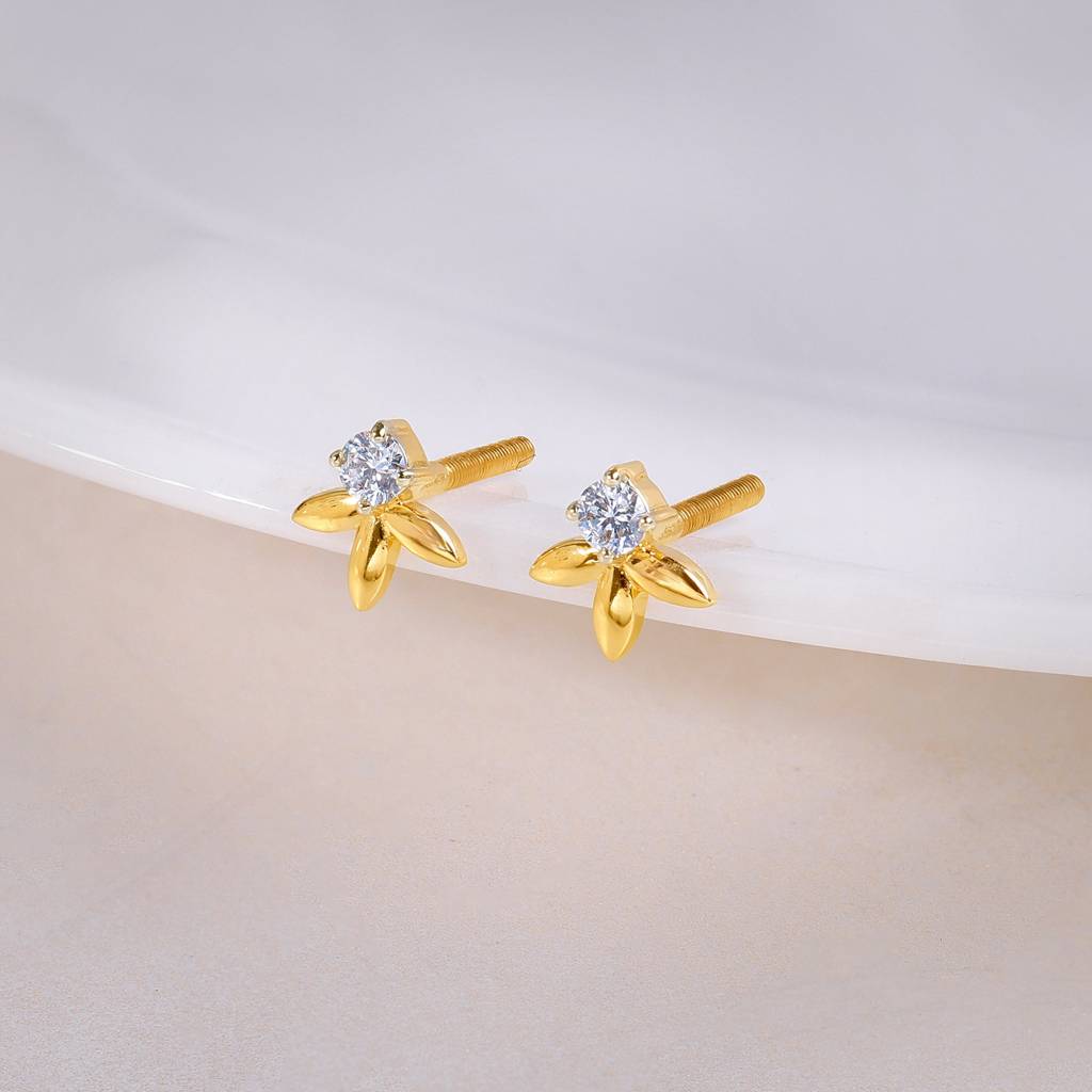 18K Gold Blossom Diamond Studs : GDLER0502