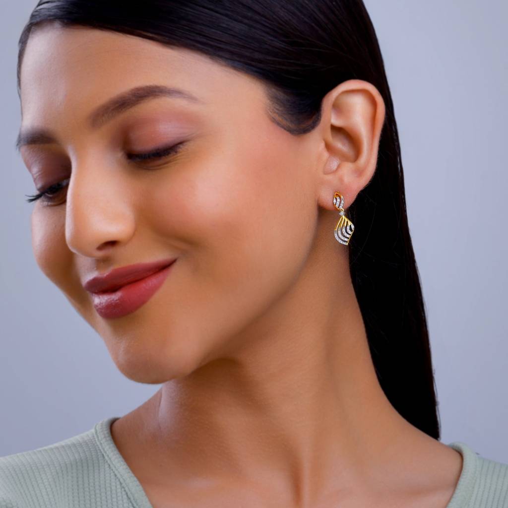 18K Gold Graceful Waves Diamond Earrings : GDLER0532
