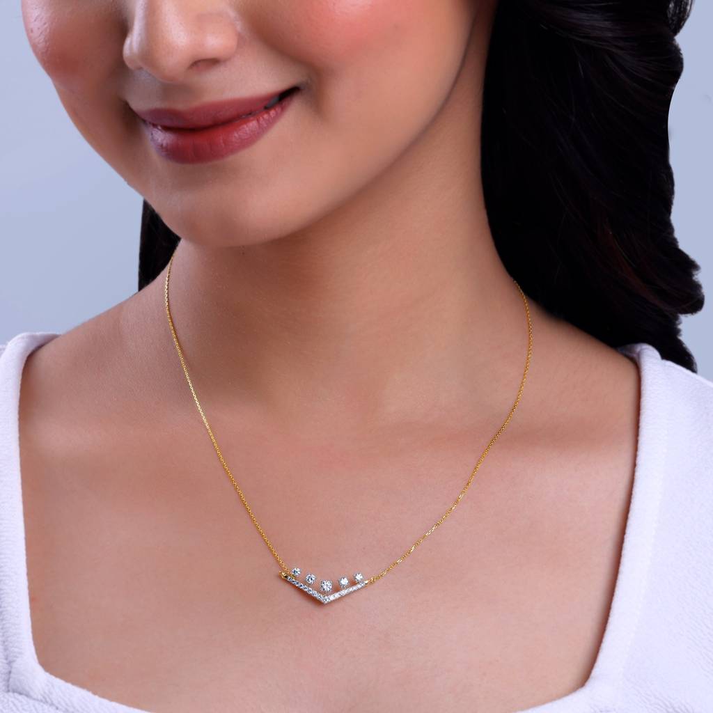 18K Gold Charming Pentad Diamond Necklace : GDLNE087