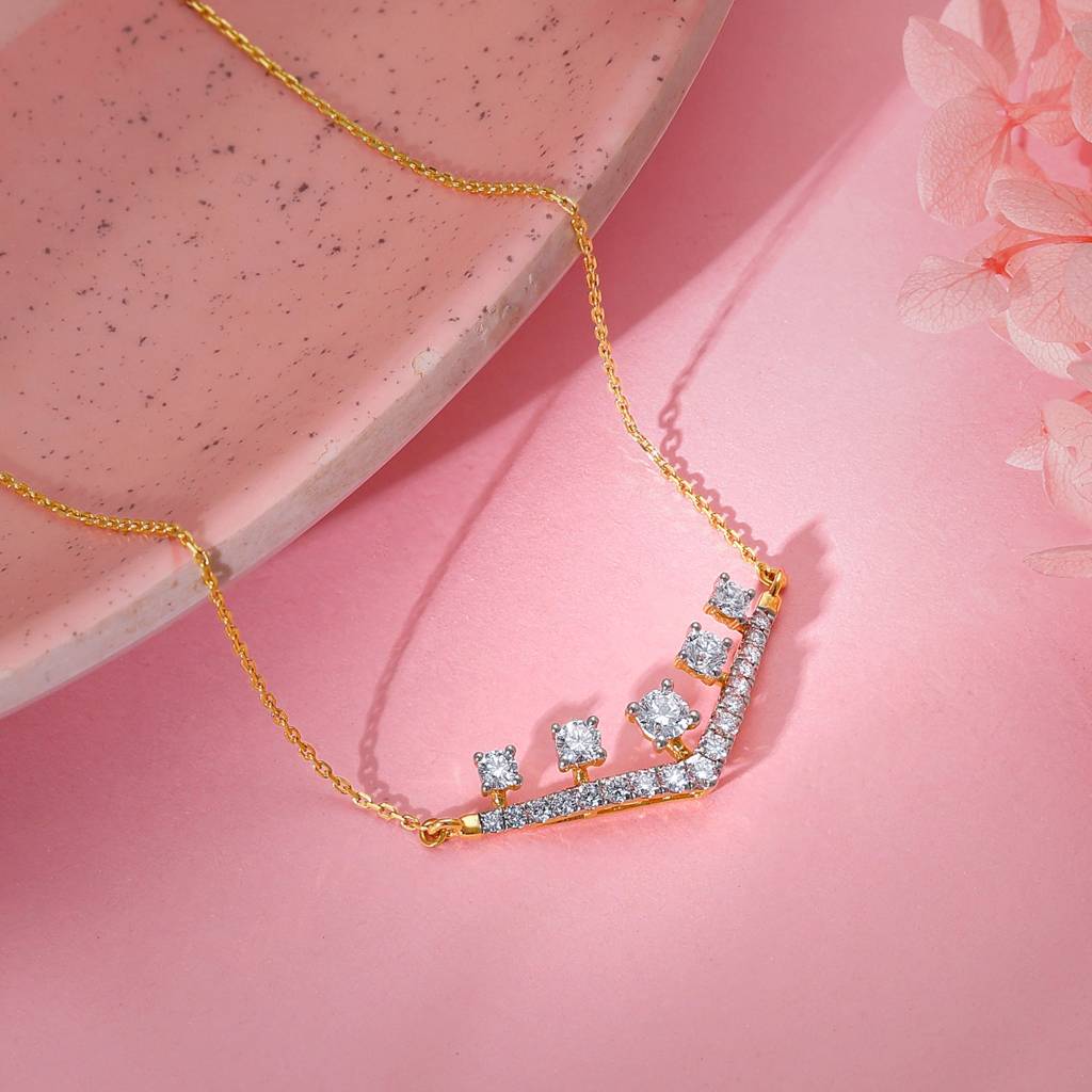 18K Gold Charming Pentad Diamond Necklace : GDLNE087