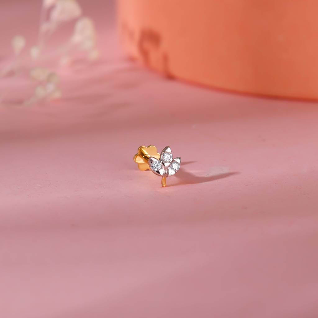 18K Gold Dazzling Leaf Diamond Nose Pin : GDLNP099