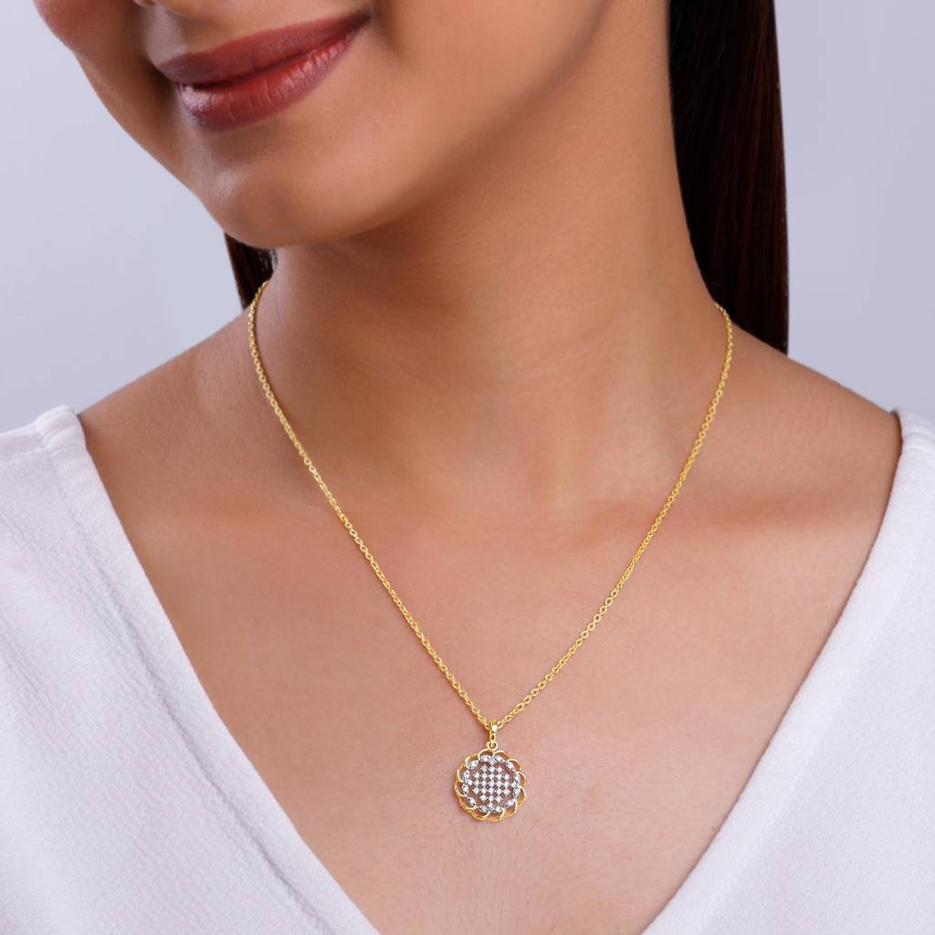 14K Gold Bunga Diamond Pendant : GDLPD0349