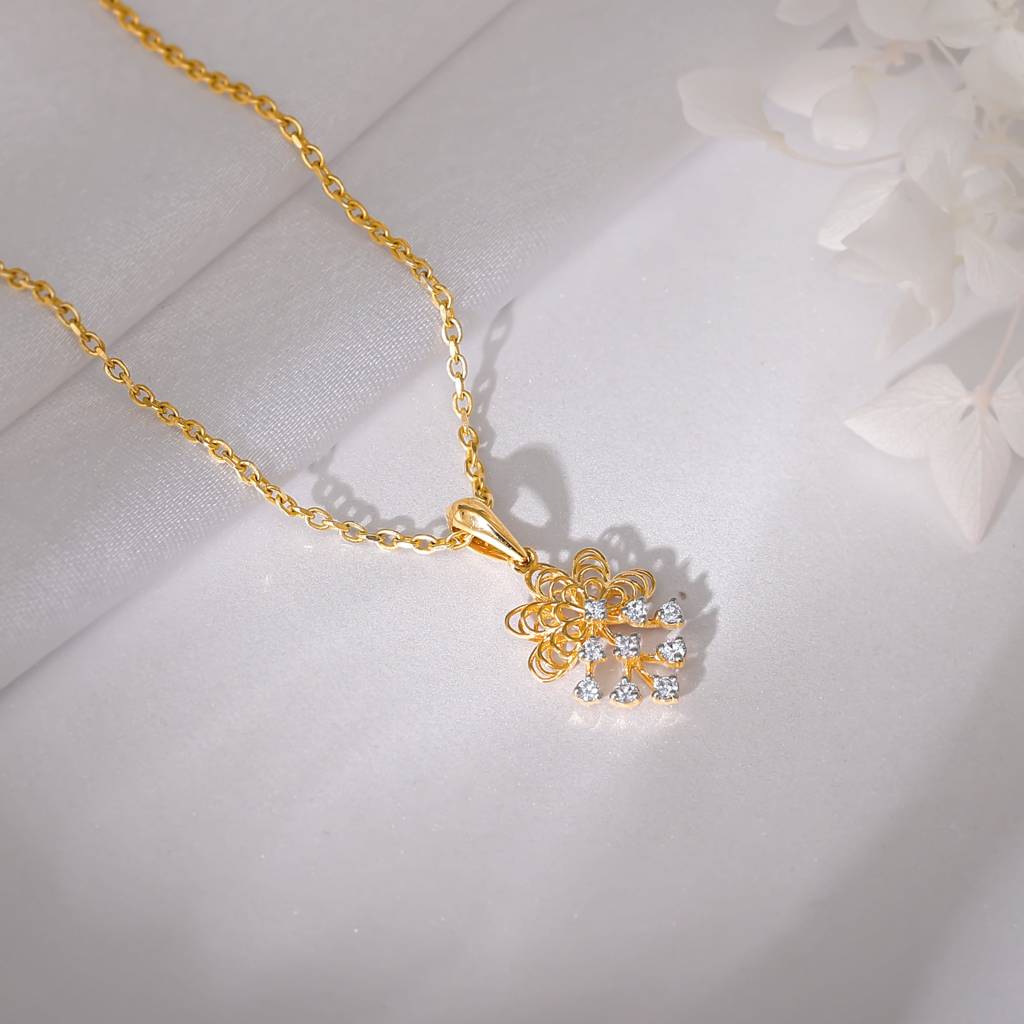 18K Gold Marigold Diamond Pendant : GDLPD0385