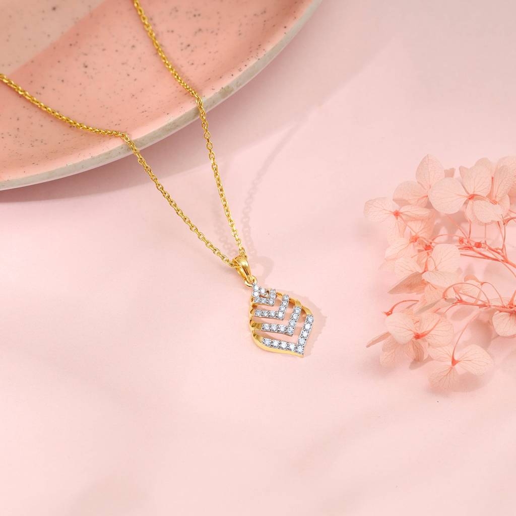 18K Gold Regal Diamond Pendant : GDLPD0413