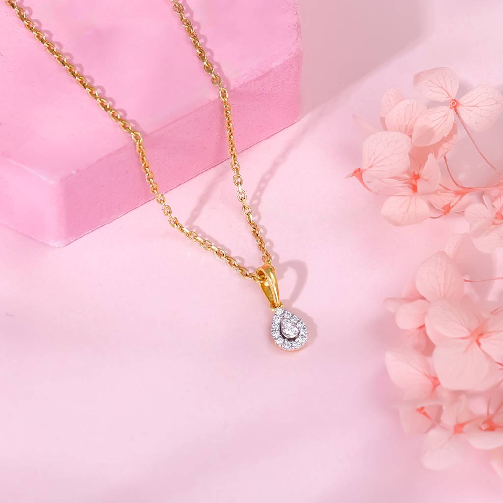 18K Gold Embellish Diamond Teardrop Pendant : GDLPD0436