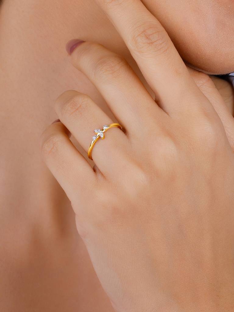 14K Yellow Gold Whimsical Leaves Diamond Ring : GDLR0233