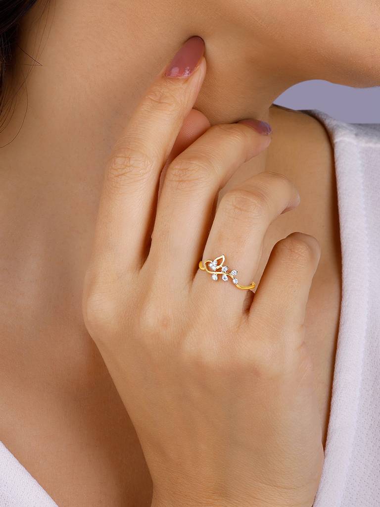 14K Yellow Gold Magnificent Petals Diamond Ring : GDLR0245