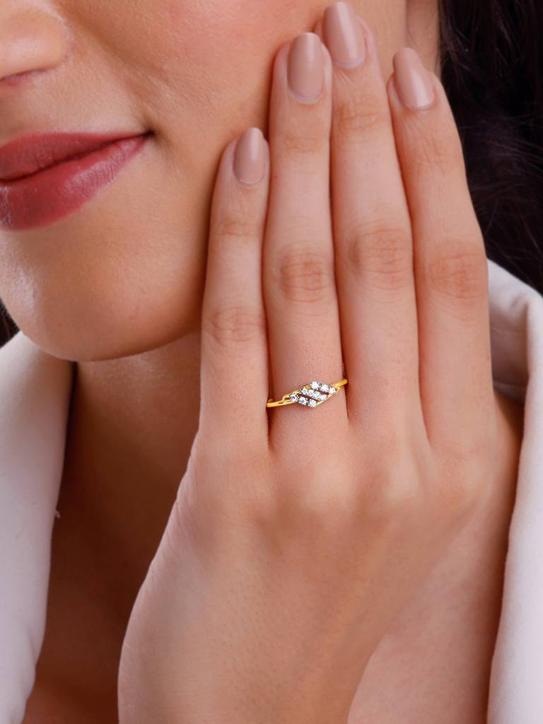 14K Yellow Gold Classy Diamond Ring : GDLR0319