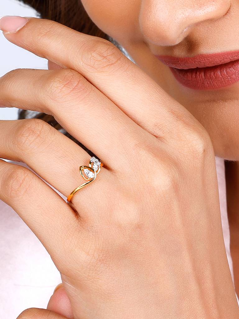 Giva 14K Yellow Gold Shimmering Leaf Diamond Ring : GDLR085