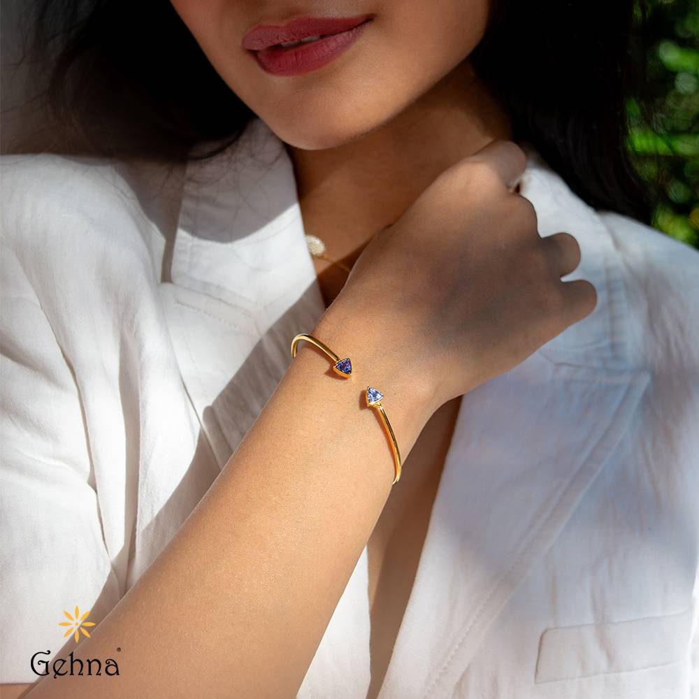 Lustrous Tanzanite 18K Gold Flexible Bangle : GHCSBG-7151