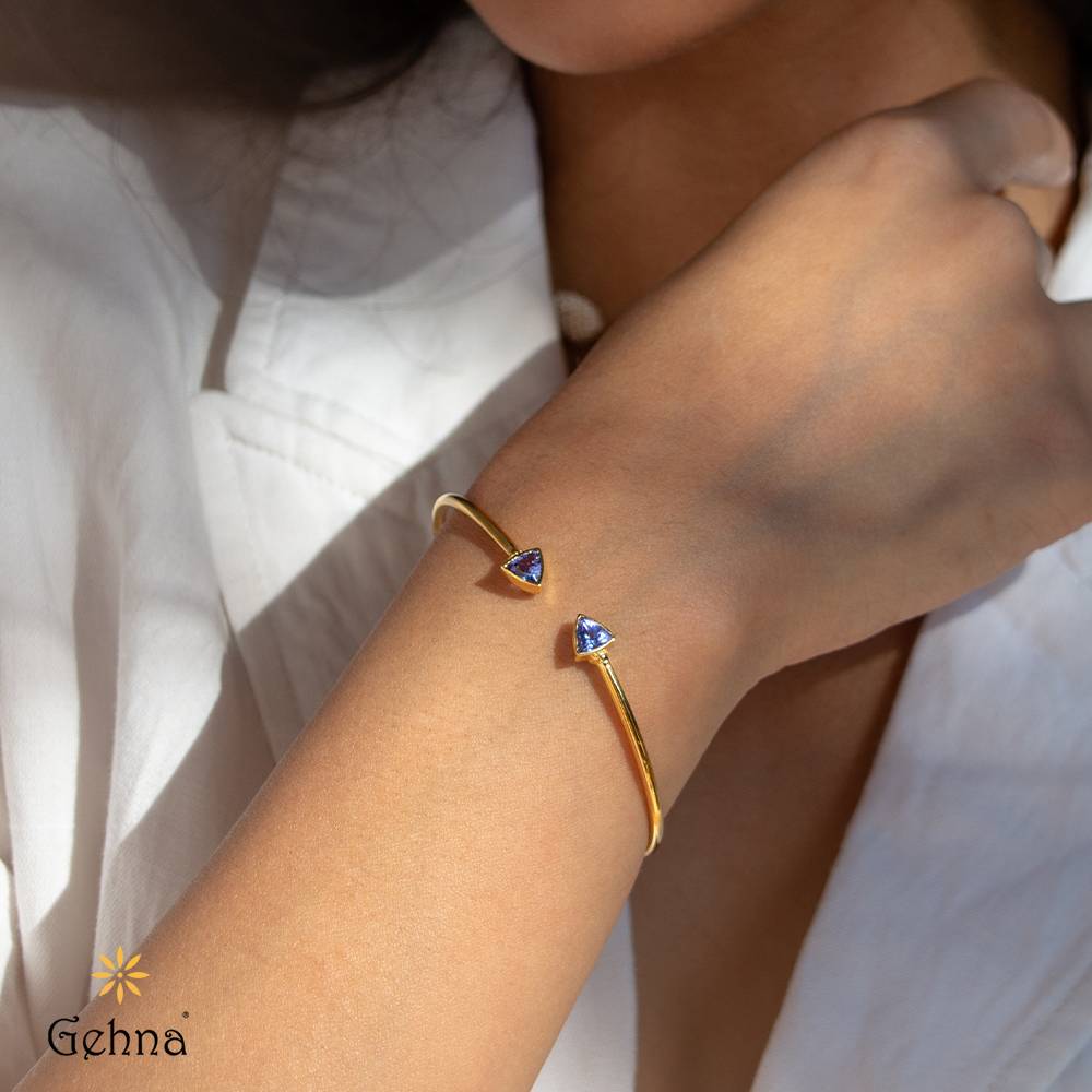 Lustrous Tanzanite 18K Gold Flexible Bangle : GHCSBG-7151