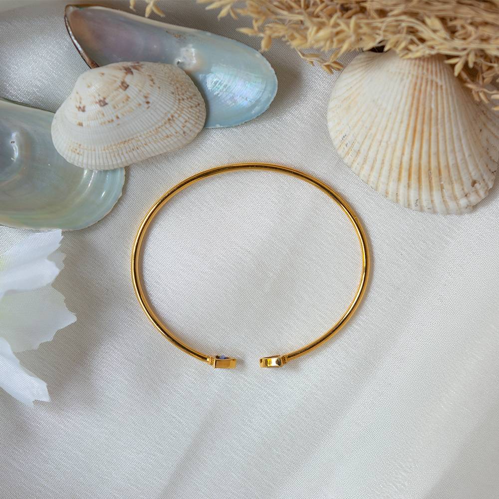 Lustrous Tanzanite 18K Gold Flexible Bangle : GHCSBG-7151