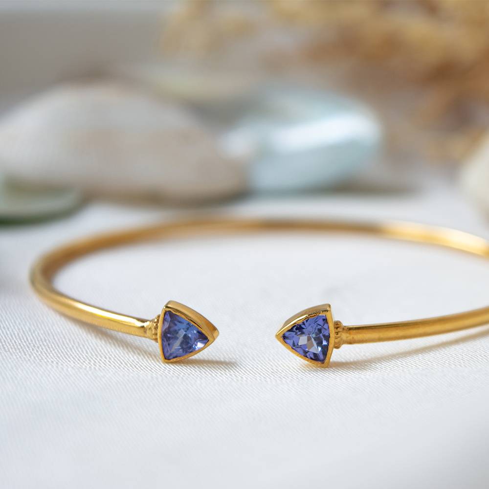 Lustrous Tanzanite 18K Gold Flexible Bangle : GHCSBG-7151