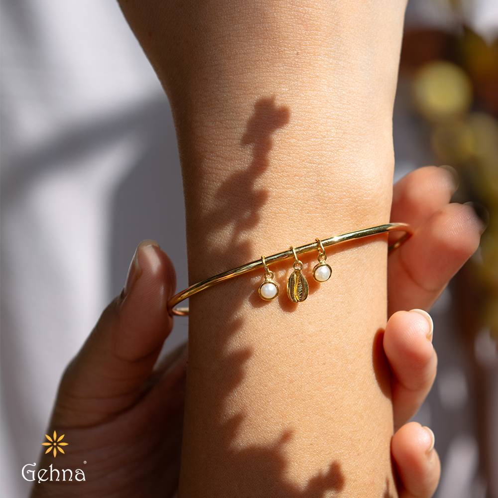 Oceanic Pearl & Cowrie Shell 18K Gold Flexible Bangle : GHCSBG-7152